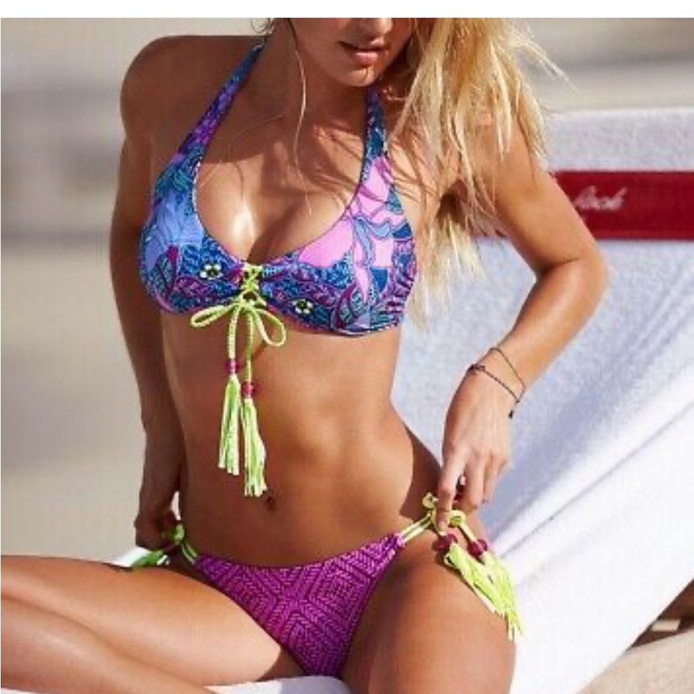 Victoria’s Secret small reversible bikini top Bali Berry floral